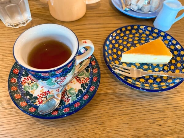 蕎麦カフェ ファットリア こもと ダージリンティと柚子のベイクドチーズケーキ