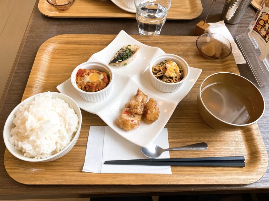 カフェ&デリ マルク 4品+ご飯