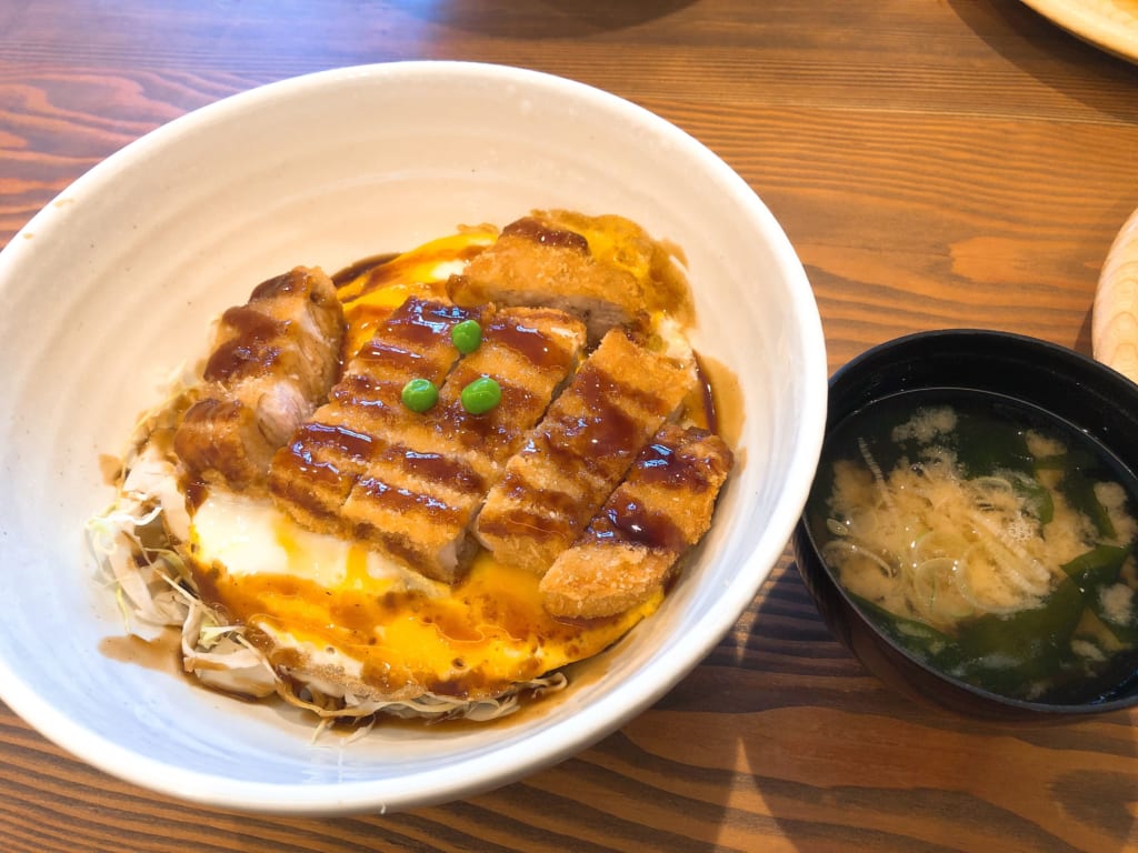 DECCORA (デッコラ),柳津ソースカツ丼