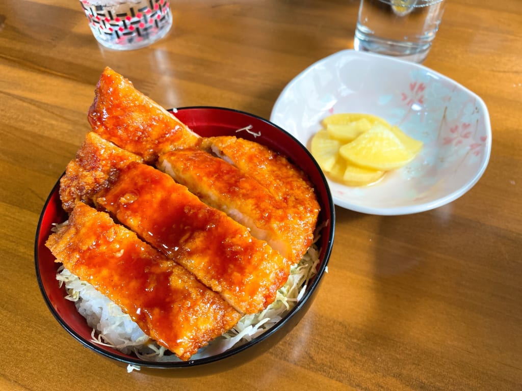 ラーメンセットのソースカツ丼、カツが一枚になります