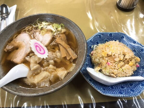 あたごや ラーメンセット、ワンタン麺とと半チャーハン