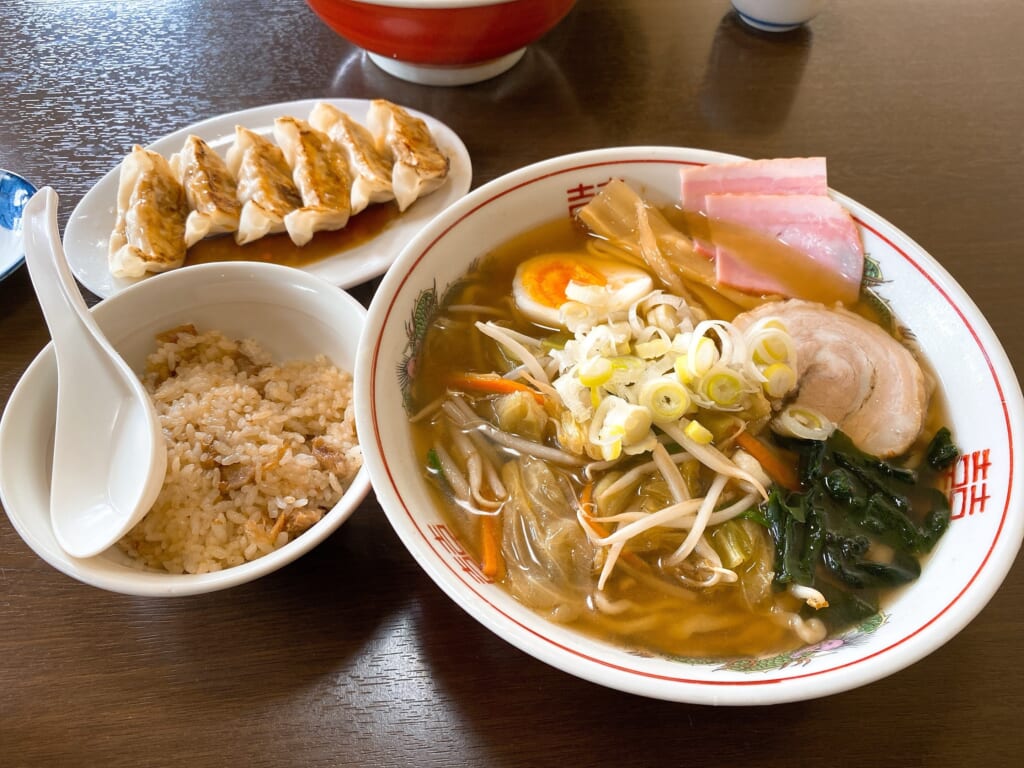 五目ラーメン、半チャン、餃子