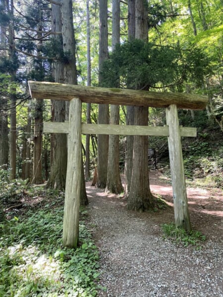 達沢不動滝、鳥居2つめ (会津 猪苗代)