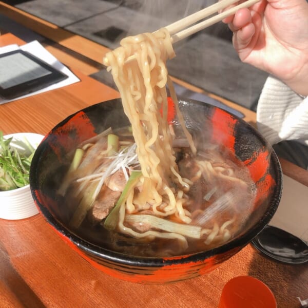 食堂酒場 グリーン テーブル カモ南蛮ラーメン 麺アップ