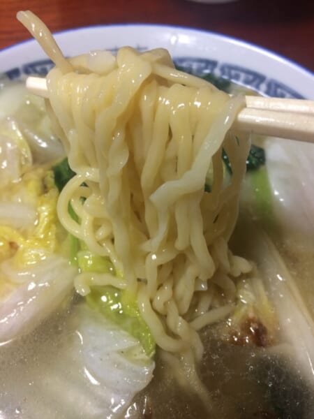 中華 とんがらし 海老そば 麺アップ