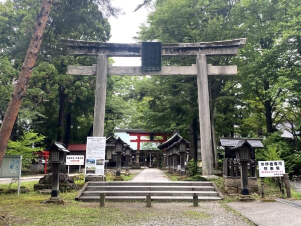 蚕養国神社(こがいくに神社)、大鳥居