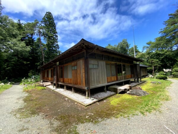 福島県 迎賓館 庭園から見た「松の間」