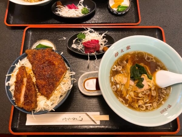 卯之家(うのや) ロース&半ラーメン