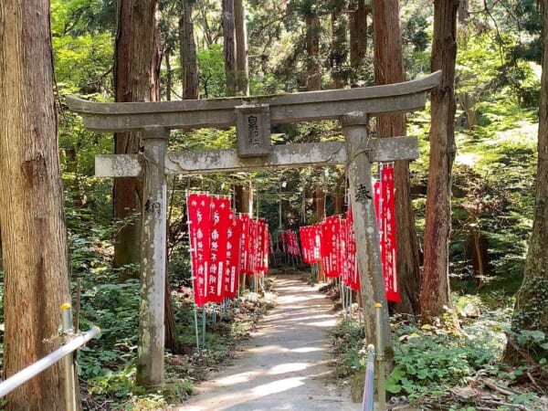 滝沢不動滝(白糸の滝) 鳥居