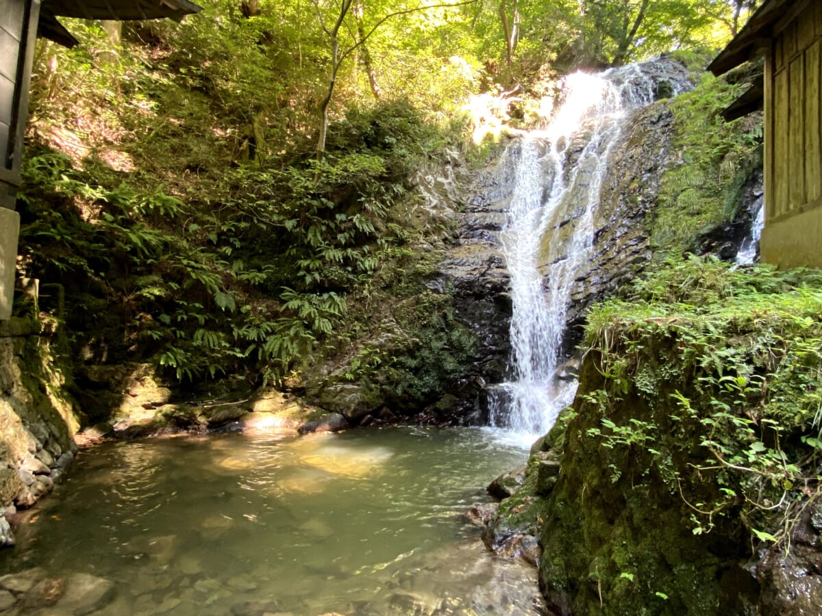 滝沢不動滝(白糸の滝)