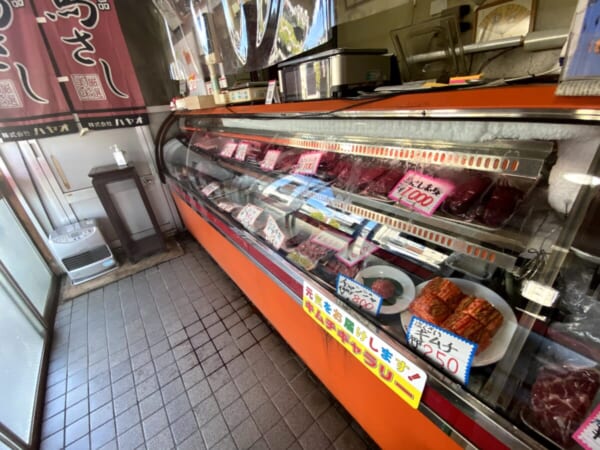 扇や精肉店(おおぎや せいにくてん) 商品ディスプレイ