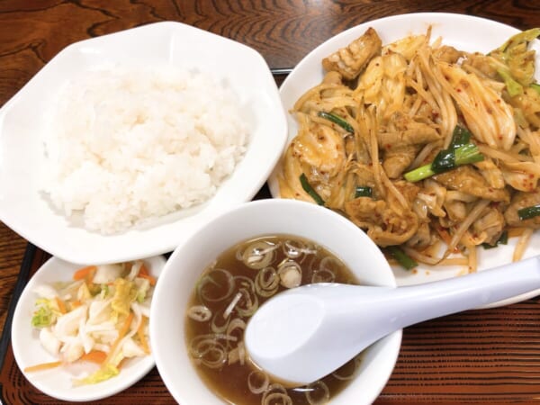 南京飯店 もつ炒め 定食