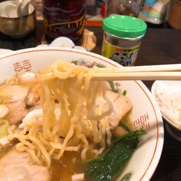 ヘイメン(HEY MEN) 肉支那そば、麺リフトアップ