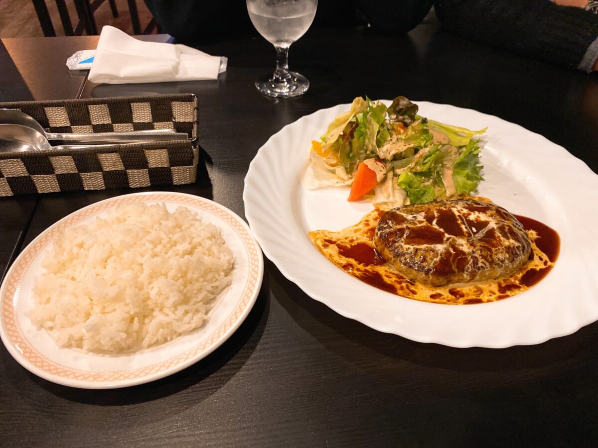 ピザハウス宝島 煮込みハンバーグ