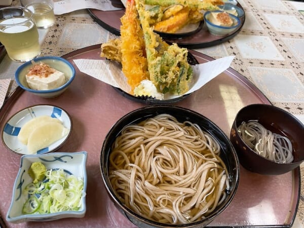 手打生そば やまびこ 天ぷら蕎麦(温)