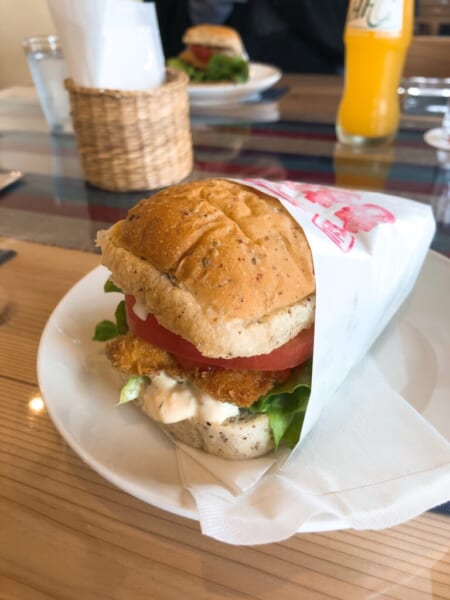 駅 cafe しもごう、ますバーガー