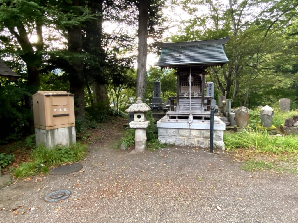 奥之院 弁天堂(べんてんどう、辨天堂) 脇の祠