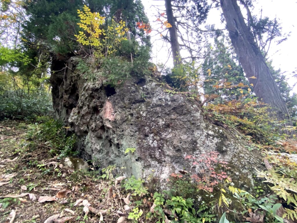 三石神社 一の岩