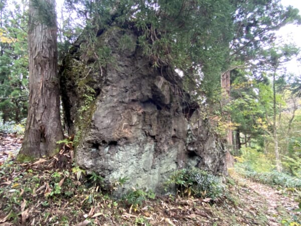 三石神社 一の岩