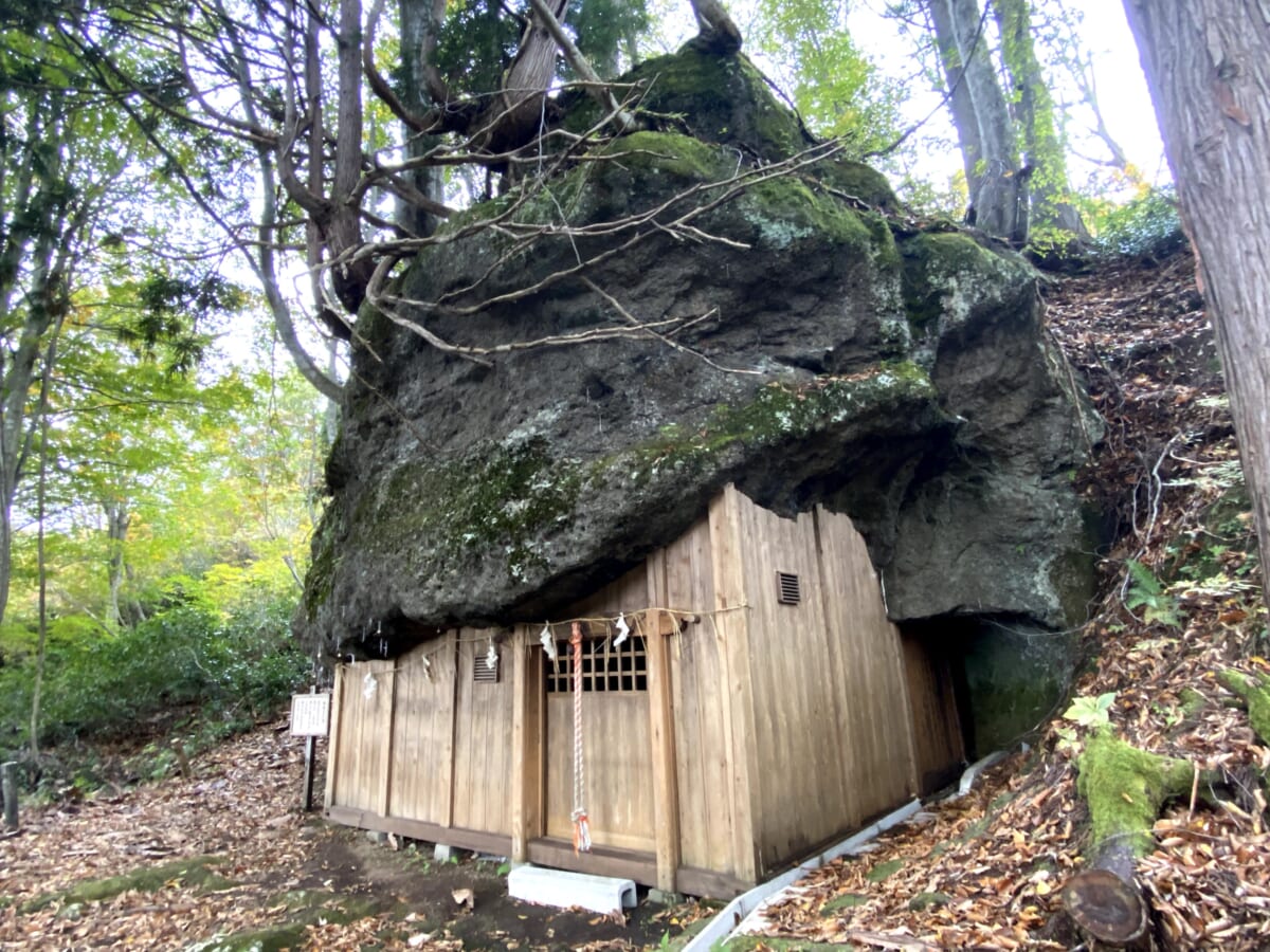 三石神社 三の岩