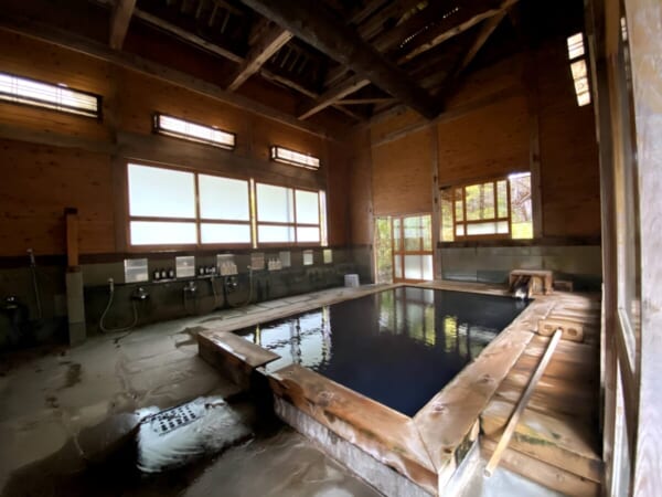 西山温泉 旅館 中の湯 檜風呂