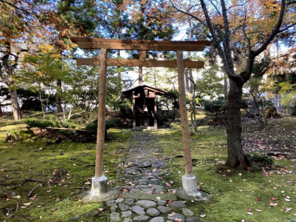 御薬園 稲荷神社