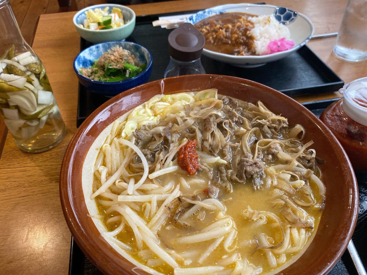 ちゃんこ やぐら太鼓 ちゃんこラーメン、馬スジカレー