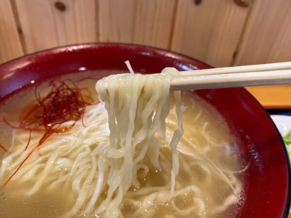 芳登里 鯛ラーメン 麺アップ