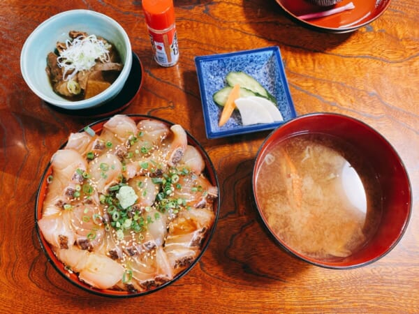 丑若丸 真鯛漬け丼