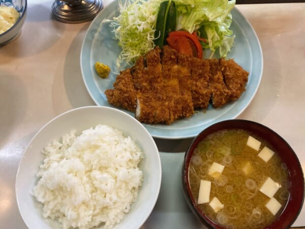 左雨(さっさ) 豚ロースカツ定食