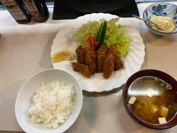 左雨(さっさ) カキフライ定食