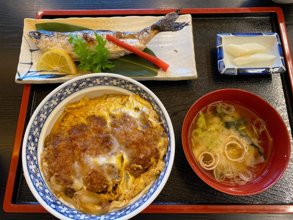 せせらぎ荘 ひめます、カツ丼