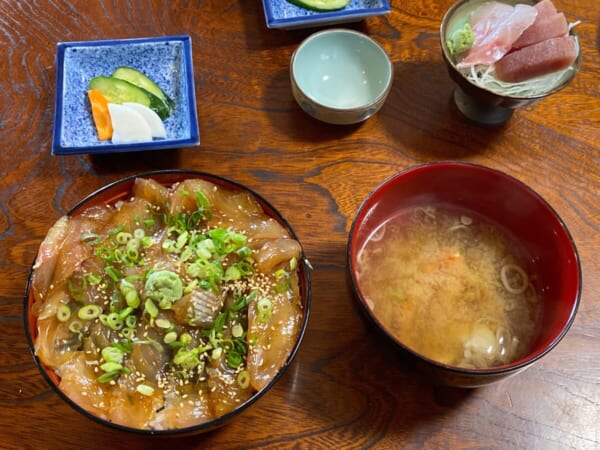 丑若丸 平目漬け丼