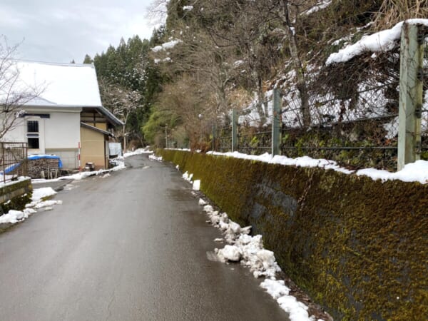 相川観音 駐車場への道