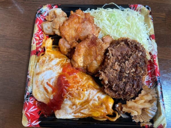 かつや 唐揚げ、メンチカツのソースカツ弁当