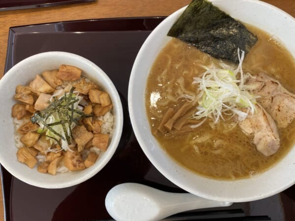 麺処 悦 鶏ラーメン(醤油) + 鶏チャーシュー丼