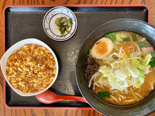 菜華楼 ラーメン+ 半マーボー飯