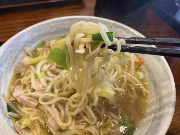 菜華楼(さいかろう) サービスランチの麺アップ