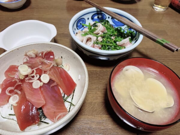 マグロつけ丼