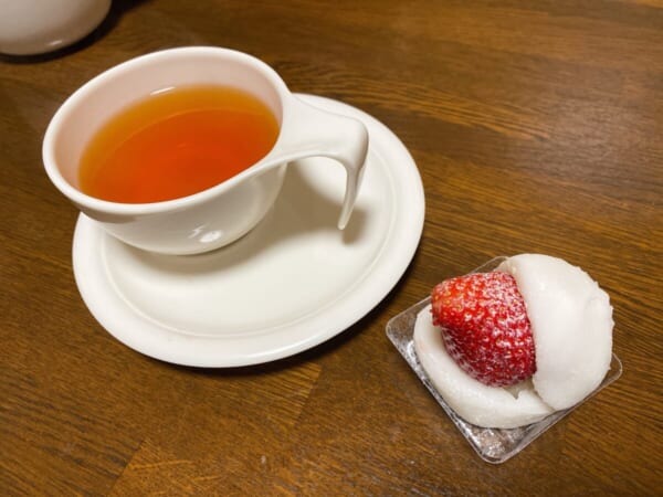 紅茶と苺大福