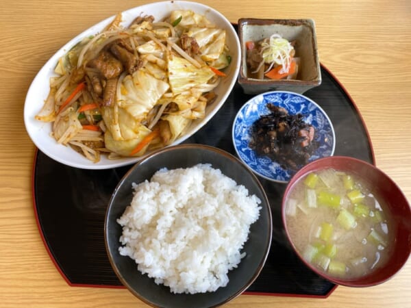 あおやま ホルモン定食