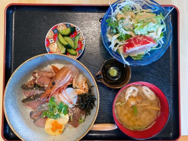 湯川村 はじめ堂 朝〆海鮮丼