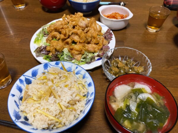 タケノコご飯に唐揚げ