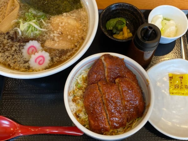 ゆがわ屋 背脂醤油ラーメンセット