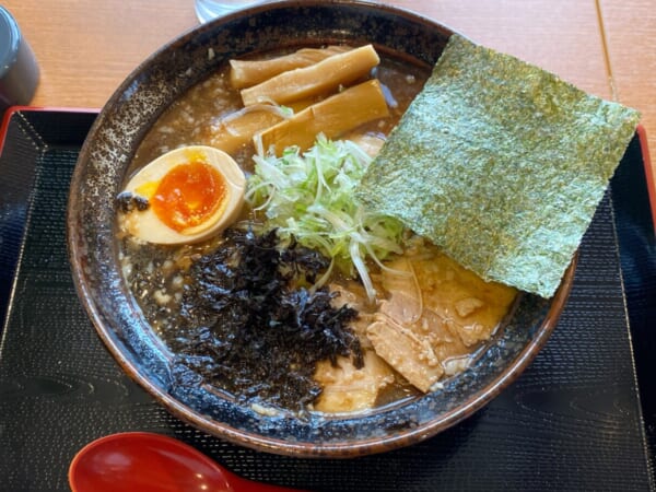 ゆがわ屋 魚介系背油チャーシューメン