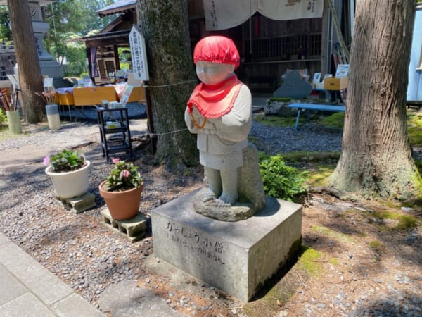 鳥追観音如法寺 参道 がっしょう小僧