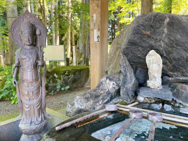 鳥追観音如法寺 手水舎