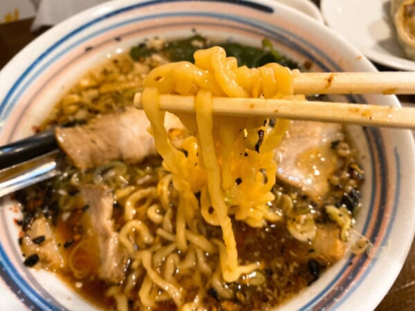 頓珍館 あってりラーメン 麺リフトアップ