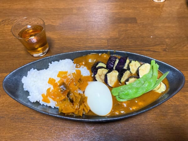 カレーと夏野菜の素揚げ