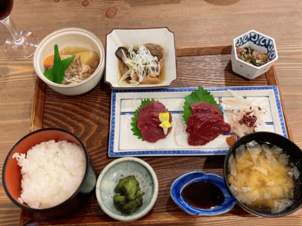 DECCORA 馬刺定食